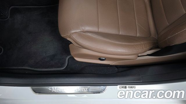 Mercedes-Benz E-Class 2021 — photo 31
