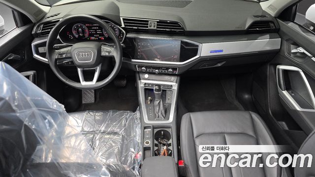 Audi Q3 2020 — photo 10