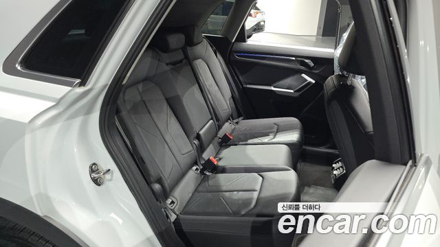 Audi Q3 2020 — photo 17