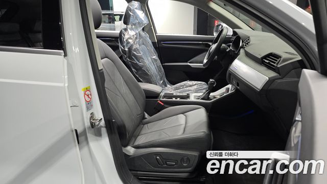 Audi Q3 2020 — photo 18