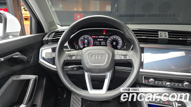 Audi Q3 2020 — photo 19