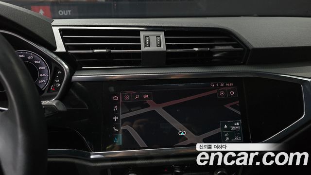 Audi Q3 2020 — photo 22