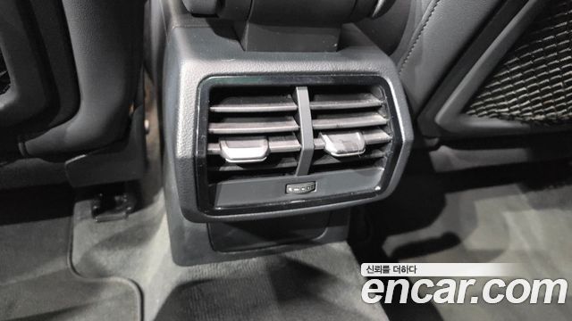 Audi Q3 2020 — photo 28