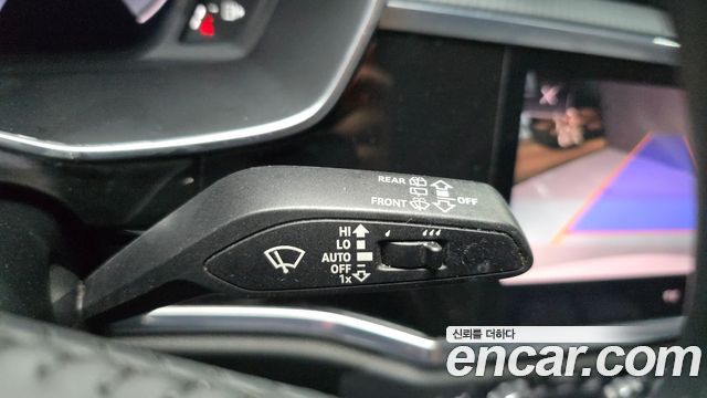 Audi Q3 2020 — photo 30