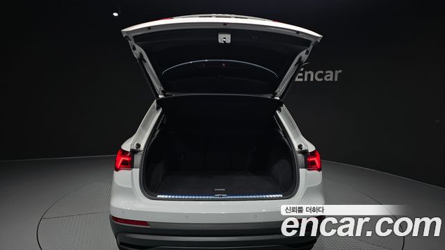 Audi Q3 2020 — photo 34