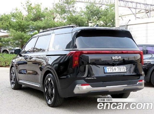 Kia Canival 2025 — photo 3