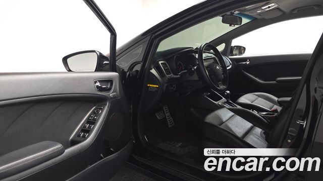Kia K3 2015 — photo 10
