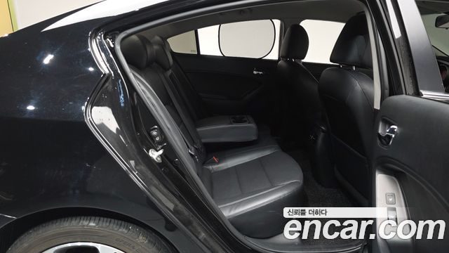 Kia K3 2015 — photo 11