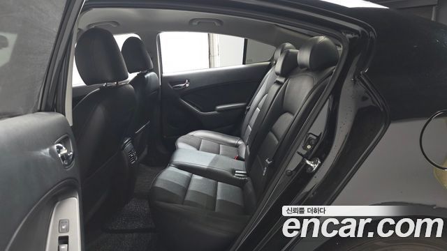 Kia K3 2015 — photo 12