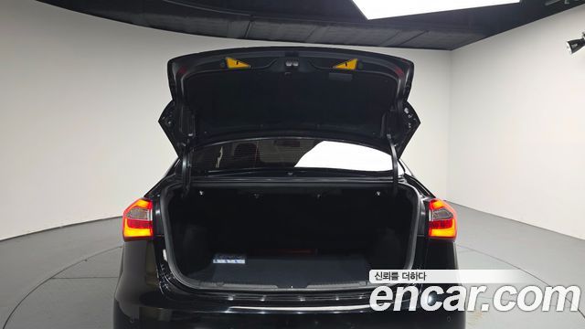 Kia K3 2015 — photo 20