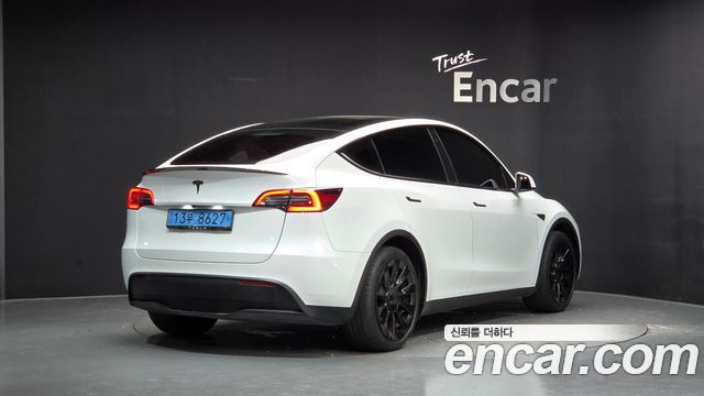Tesla Model Y 2023 — photo 2