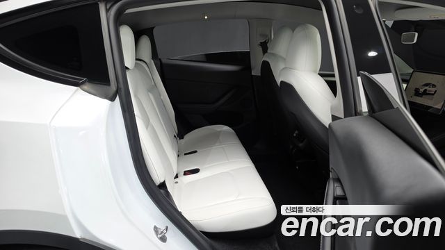 Tesla Model Y 2023 — photo 17