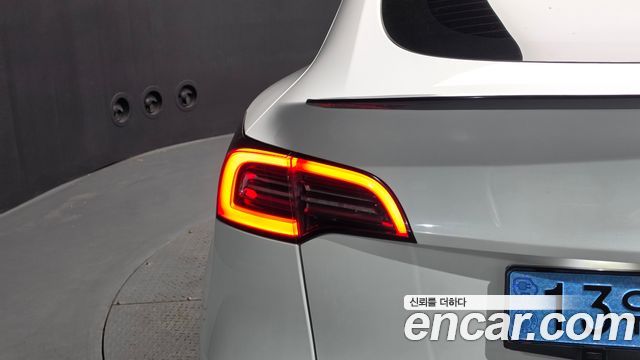 Tesla Model Y 2023 — photo 9