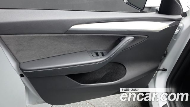 Tesla Model Y 2023 — photo 14