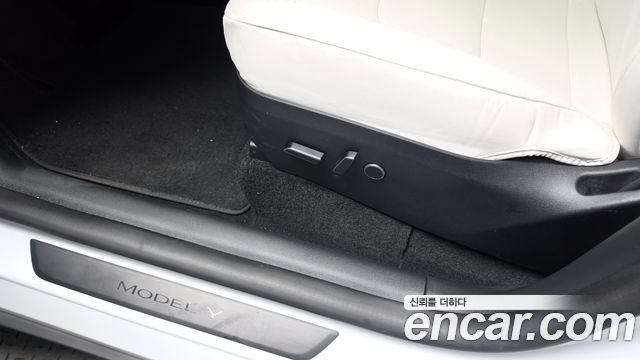 Tesla Model Y 2023 — photo 29
