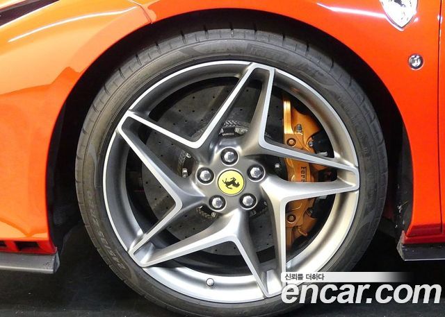 Ferrari F8 2021 — photo 11