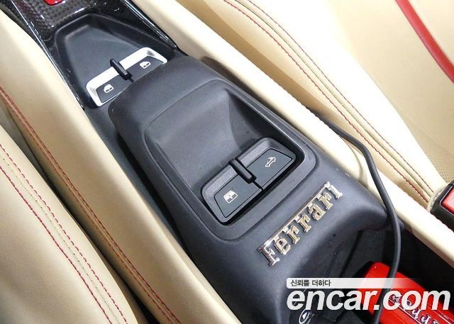 Ferrari F8 2021 — photo 17