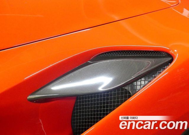 Ferrari F8 2021 — photo 19