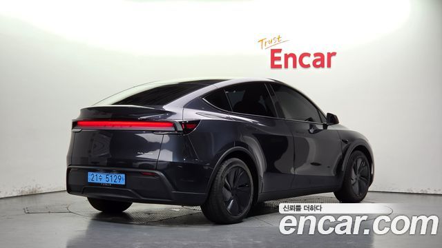 Tesla Model Y 2026 — photo 2
