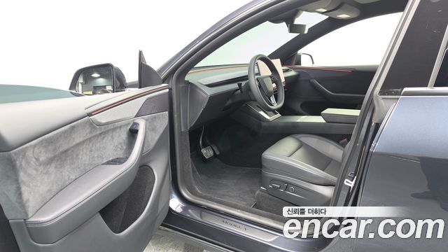 Tesla Model Y 2026 — photo 13