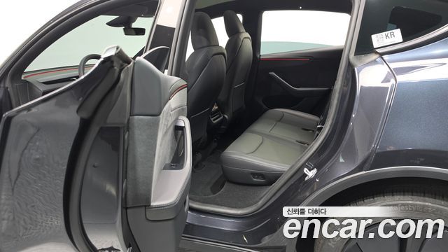 Tesla Model Y 2026 — photo 17