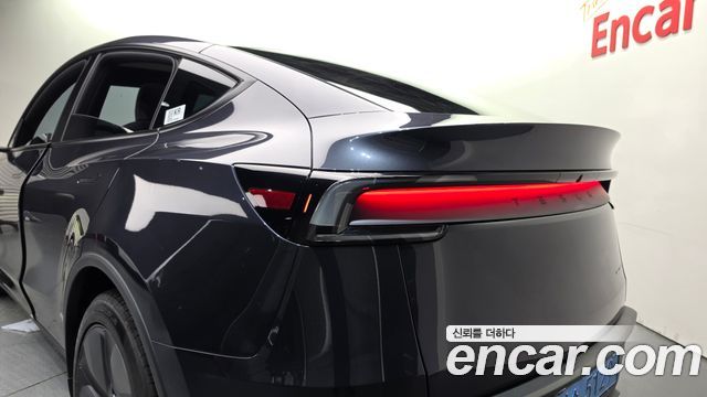 Tesla Model Y 2026 — photo 9