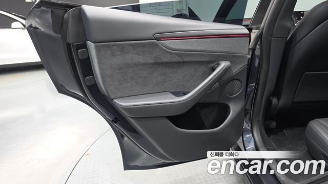 Tesla Model Y 2026 — photo 15