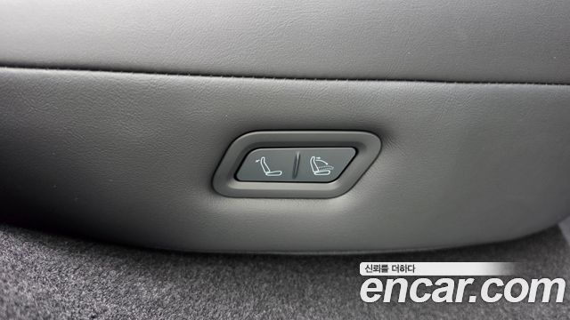 Tesla Model Y 2026 — photo 28