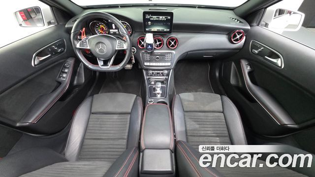 Mercedes-Benz A-Class 2017 — photo 10