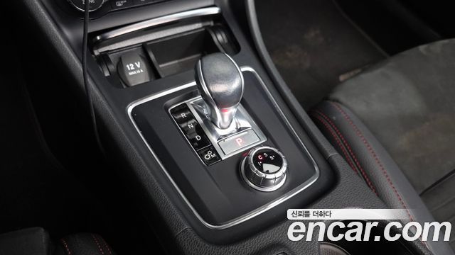 Mercedes-Benz A-Class 2017 — photo 12