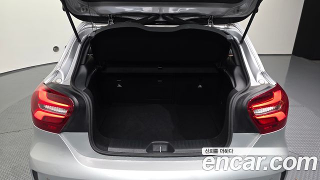 Mercedes-Benz A-Class 2017 — photo 26