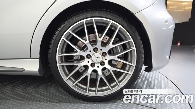 Mercedes-Benz A-Class 2017 — photo 7