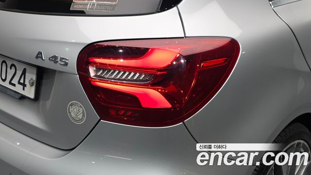 Mercedes-Benz A-Class 2017 — photo 9