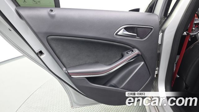 Mercedes-Benz A-Class 2017 — photo 15