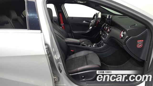 Mercedes-Benz A-Class 2017 — photo 16