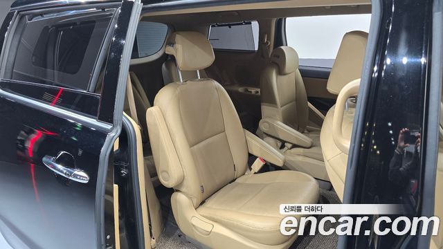 Kia Canival 2020 — photo 17