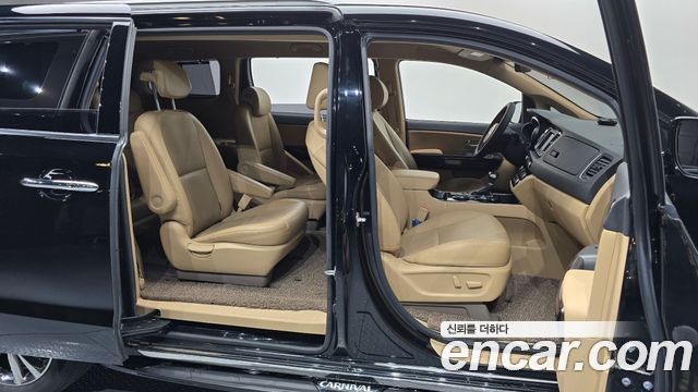 Kia Canival 2020 — photo 16