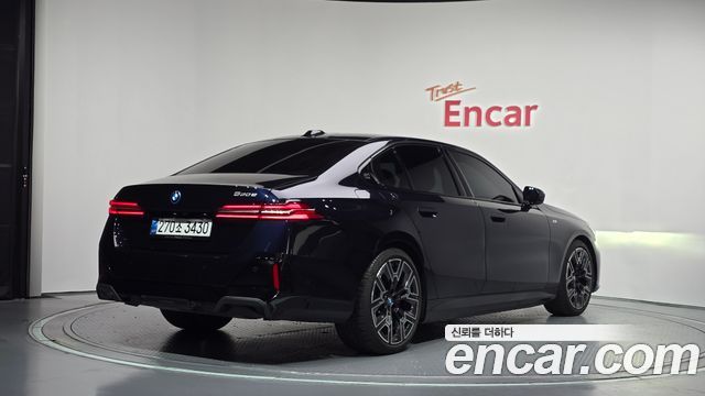 BMW 5-Series 2025 — photo 2