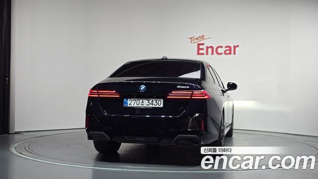 BMW 5-Series 2025 — photo 4