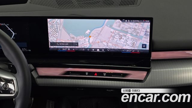 BMW 5-Series 2025 — photo 18