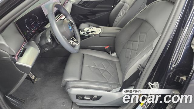 BMW 5-Series 2025 — photo 24