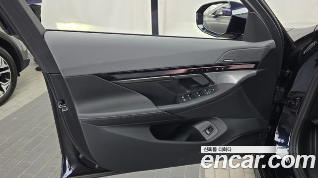 BMW 5-Series 2025 — photo 14
