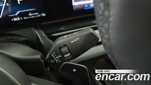 BMW 5-Series 2025 — photo 27
