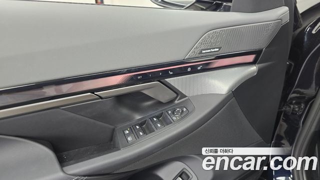 BMW 5-Series 2025 — photo 28