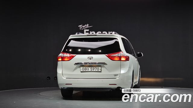 Toyota Sienna 2018 — photo 4