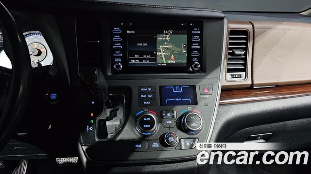 Toyota Sienna 2018 — photo 14