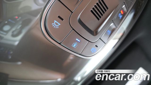 Genesis GV70 2025 — photo 22