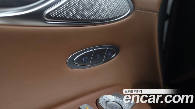 Genesis GV70 2025 — photo 32