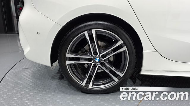 BMW 1-Series 2021 — photo 5