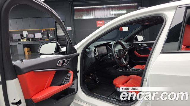 BMW 1-Series 2021 — photo 13